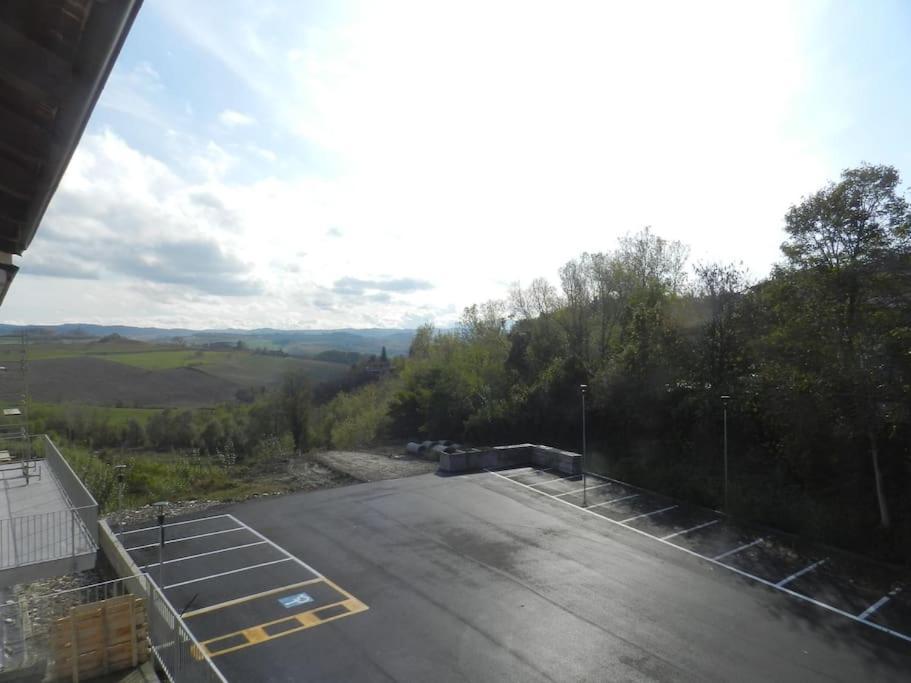 Charming 2.5Room Flat In Center Of Monforte dʼAlba Extérieur photo