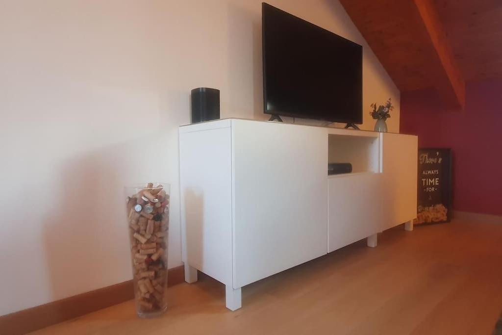 Charming 2.5Room Flat In Center Of Monforte dʼAlba Extérieur photo
