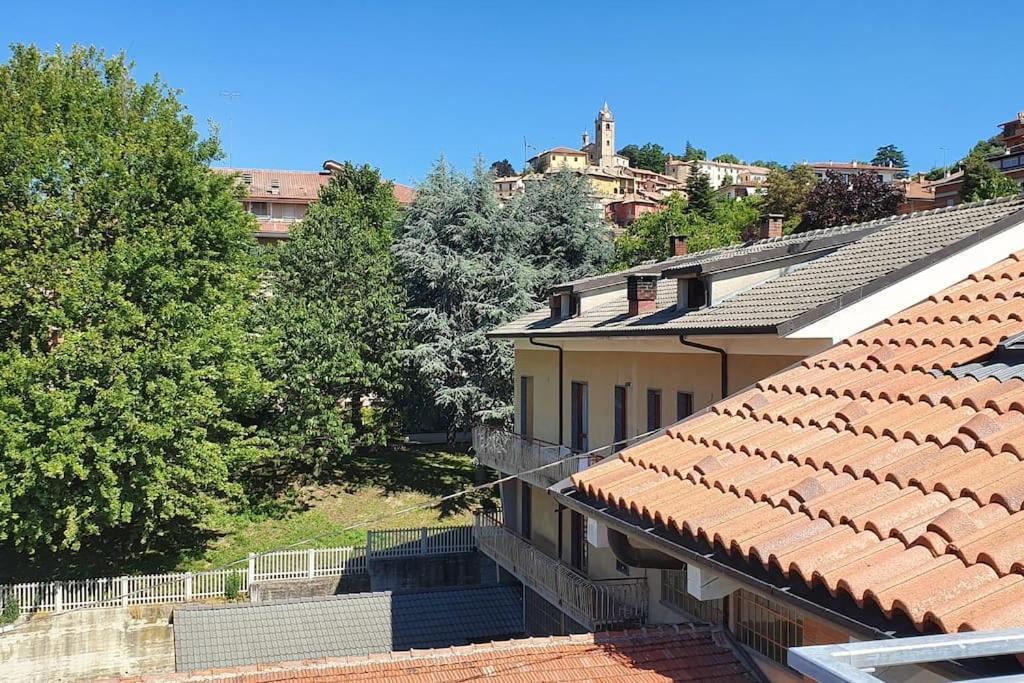 Charming 2.5Room Flat In Center Of Monforte dʼAlba Extérieur photo