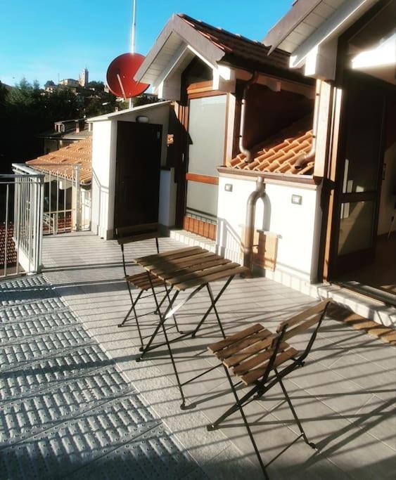 Charming 2.5Room Flat In Center Of Monforte dʼAlba Extérieur photo