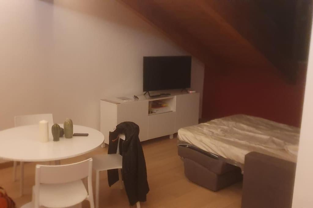 Charming 2.5Room Flat In Center Of Monforte dʼAlba Extérieur photo