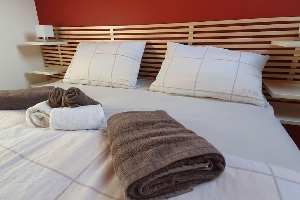 Charming 2.5Room Flat In Center Of Monforte dʼAlba Extérieur photo