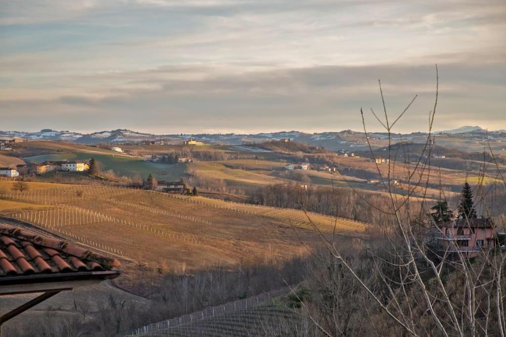 Charming 2.5Room Flat In Center Of Monforte dʼAlba Extérieur photo