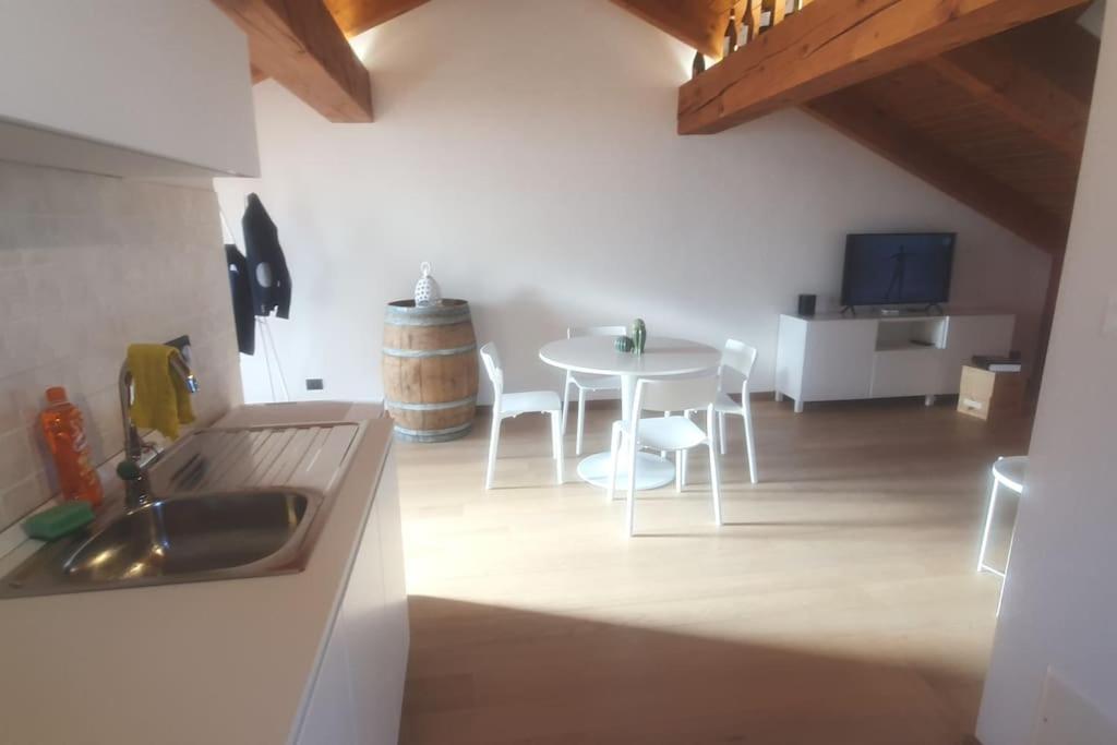 Charming 2.5Room Flat In Center Of Monforte dʼAlba Extérieur photo