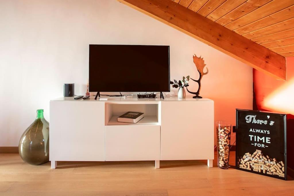 Charming 2.5Room Flat In Center Of Monforte dʼAlba Extérieur photo