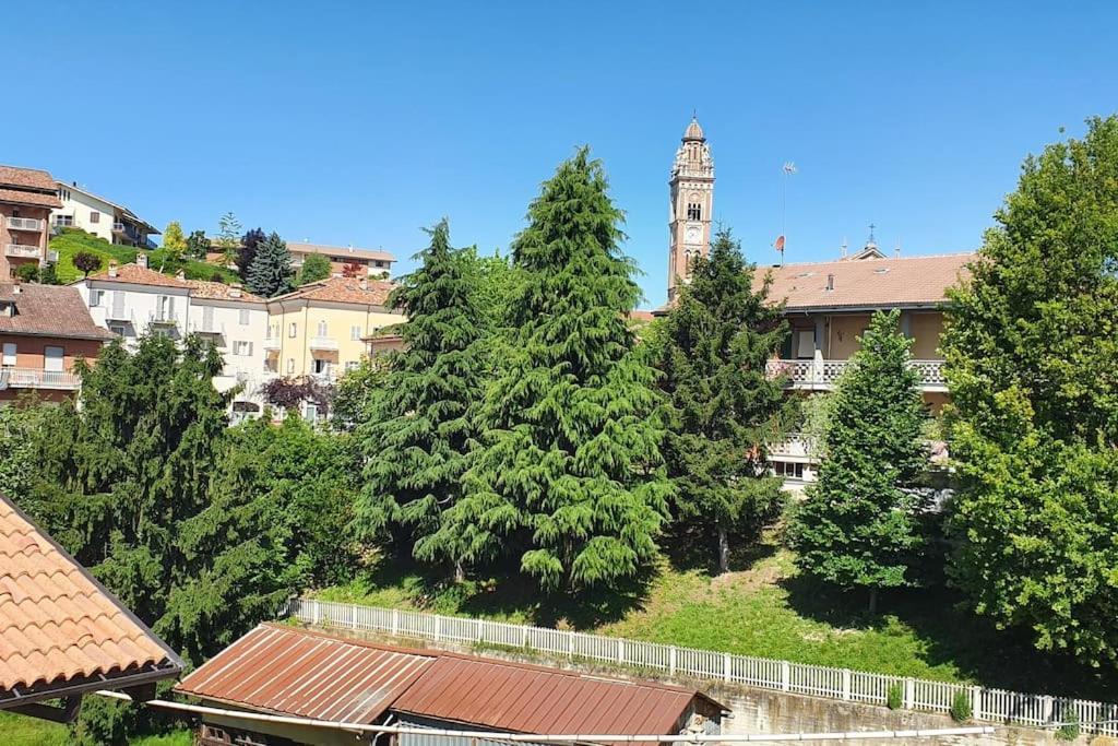 Charming 2.5Room Flat In Center Of Monforte dʼAlba Extérieur photo