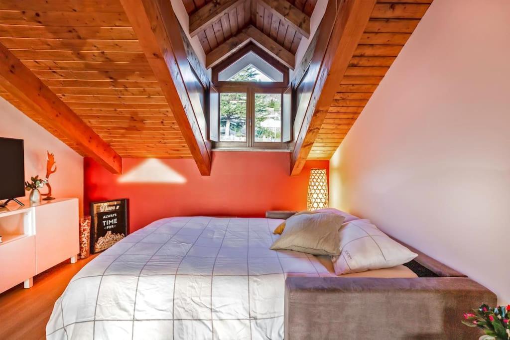 Charming 2.5Room Flat In Center Of Monforte dʼAlba Extérieur photo