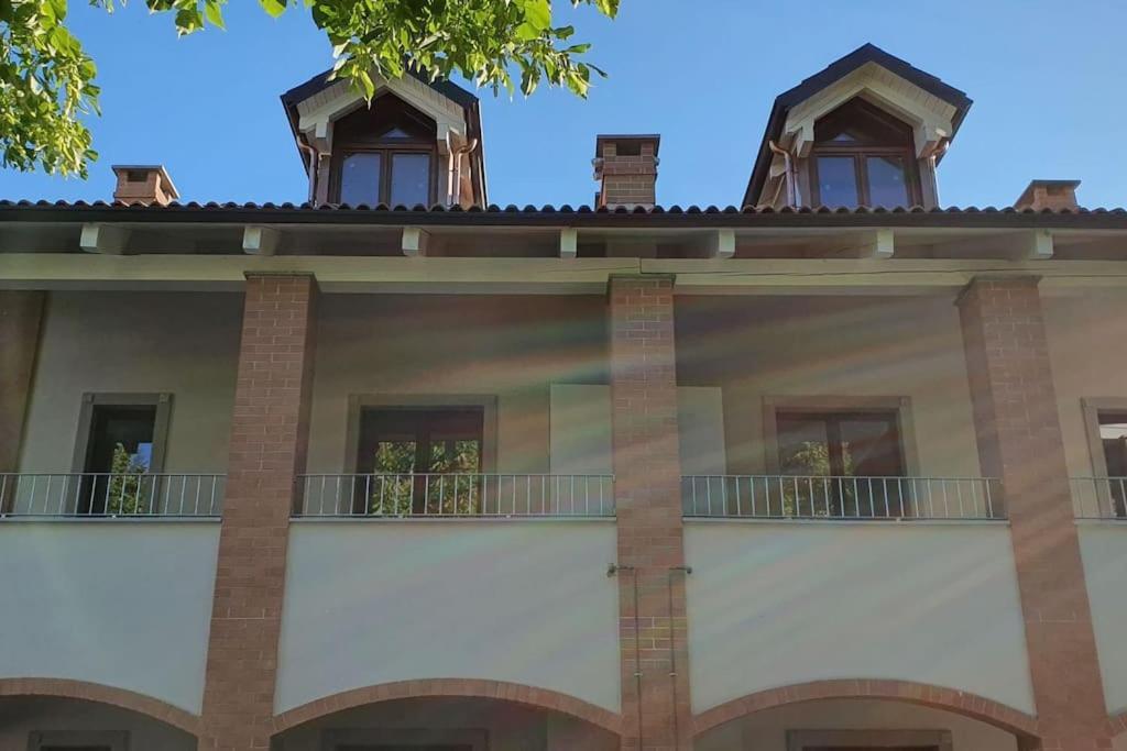 Charming 2.5Room Flat In Center Of Monforte dʼAlba Extérieur photo
